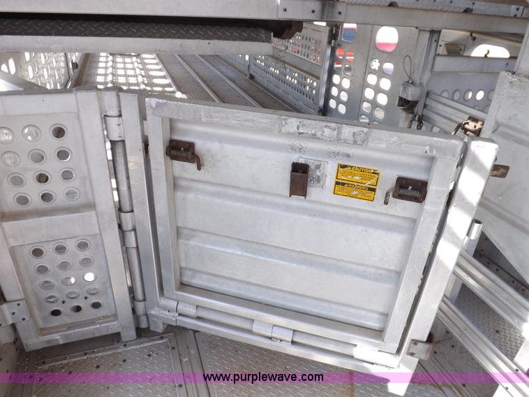 image for item F6297 1989 Wilson livestock trailer