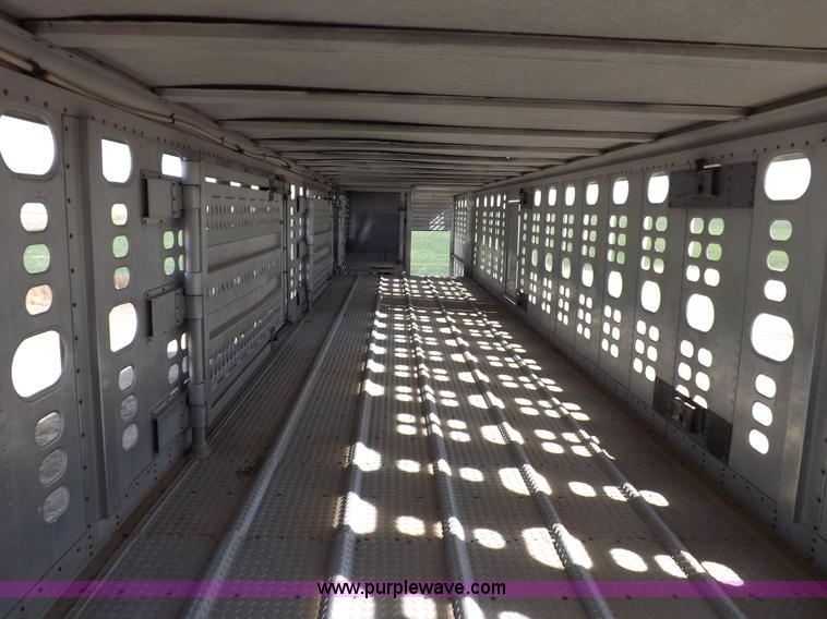 image for item F6297 1989 Wilson livestock trailer
