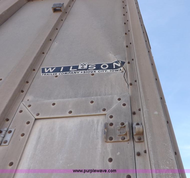 image for item F6297 1989 Wilson livestock trailer