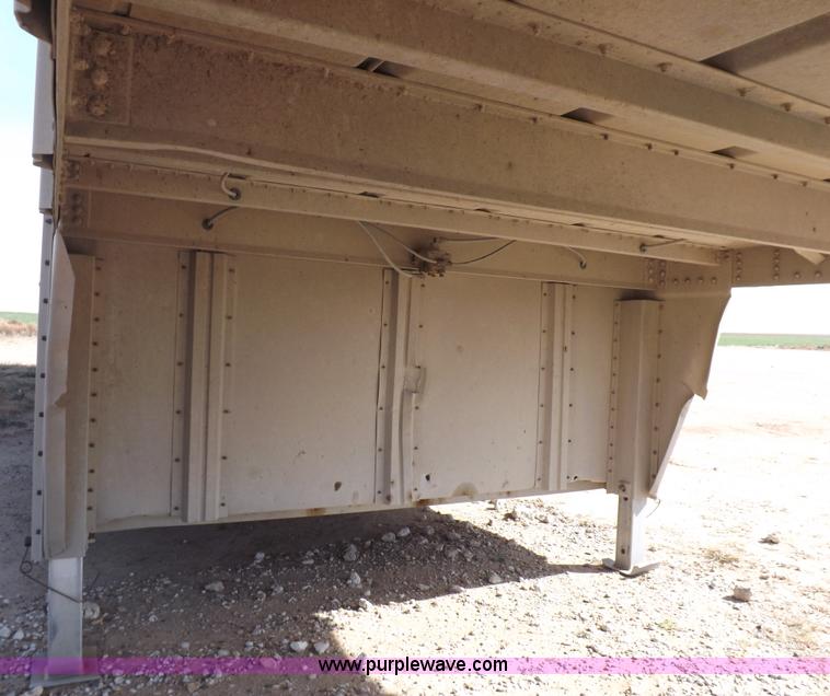 image for item F6297 1989 Wilson livestock trailer