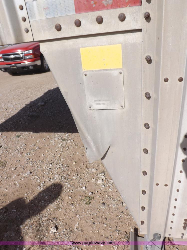 image for item F6297 1989 Wilson livestock trailer