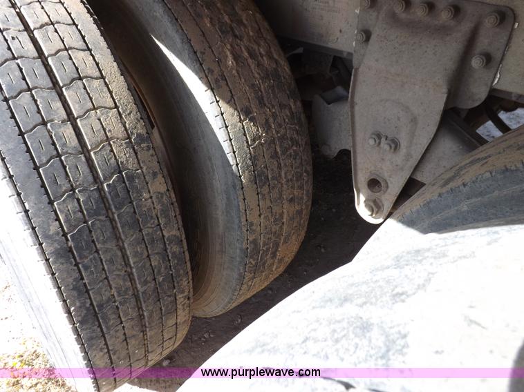 image for item F6297 1989 Wilson livestock trailer