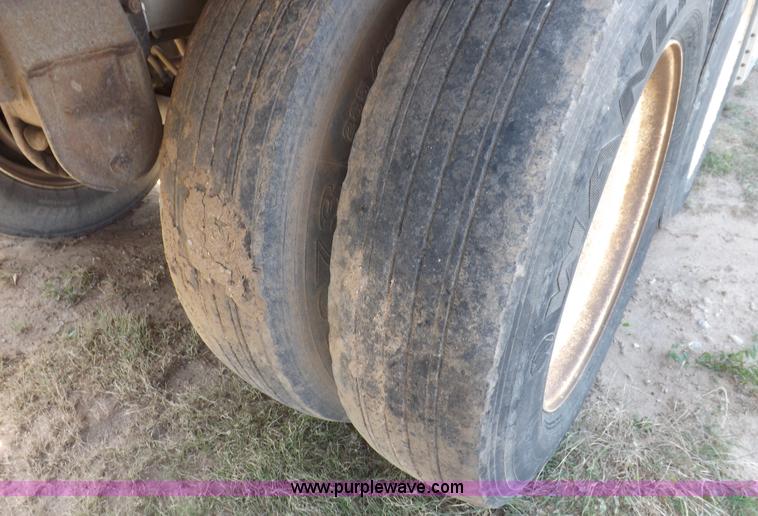 image for item F6297 1989 Wilson livestock trailer