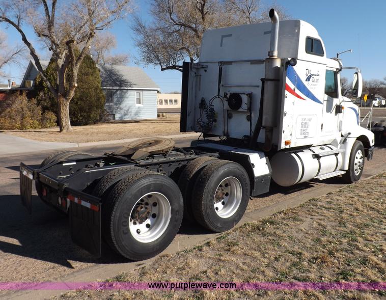 image for item F6335 2005 International 9400i semi truck
