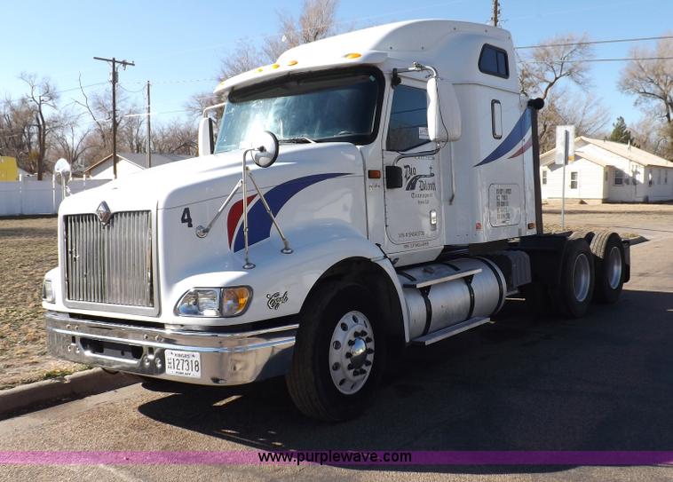 image for item F6335 2005 International 9400i semi truck