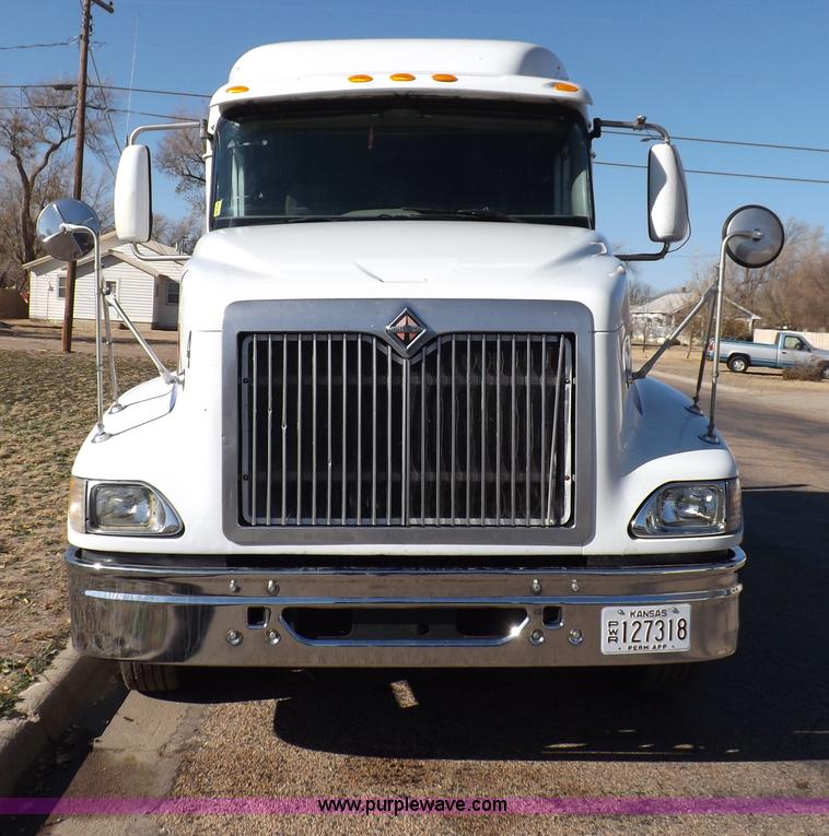 image for item F6335 2005 International 9400i semi truck