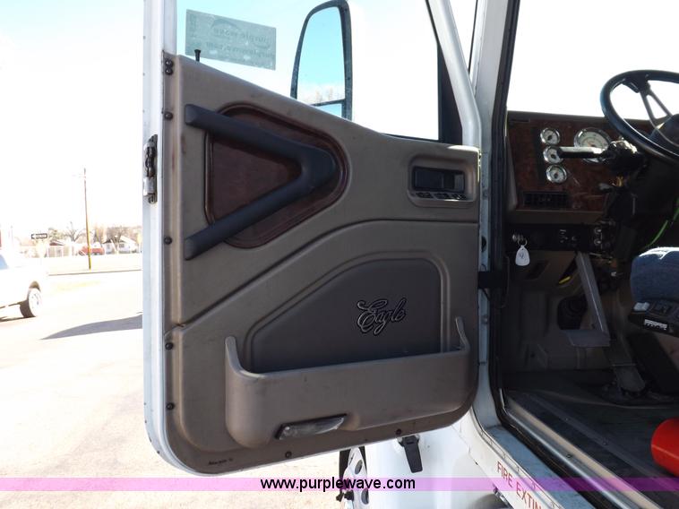 image for item F6335 2005 International 9400i semi truck