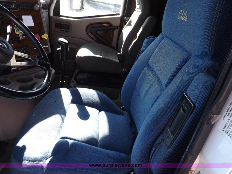 image for item F6335 2005 International 9400i semi truck