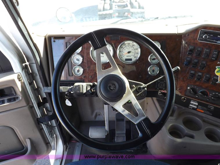 image for item F6335 2005 International 9400i semi truck