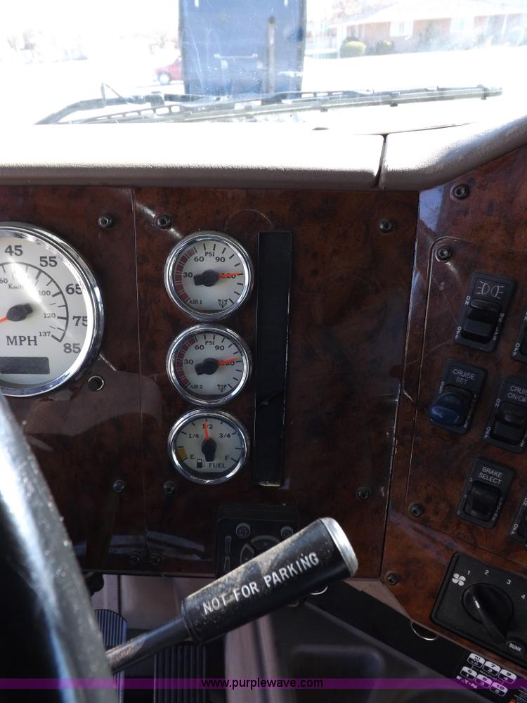 image for item F6335 2005 International 9400i semi truck