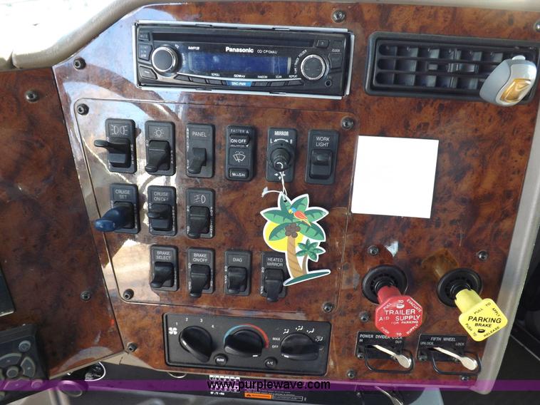 image for item F6335 2005 International 9400i semi truck