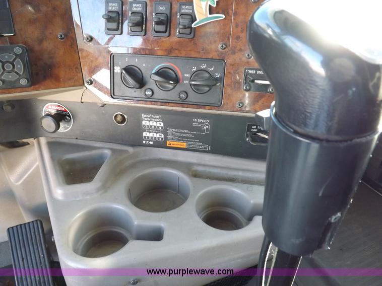 image for item F6335 2005 International 9400i semi truck