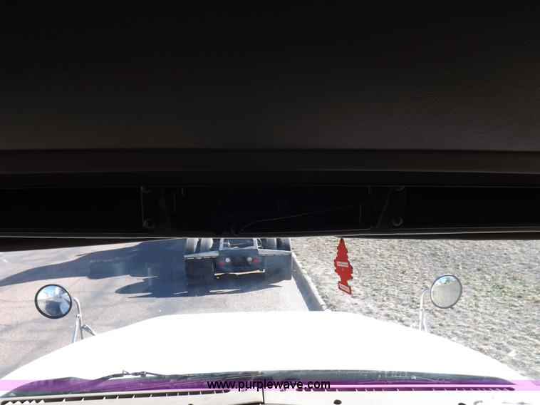 image for item F6335 2005 International 9400i semi truck