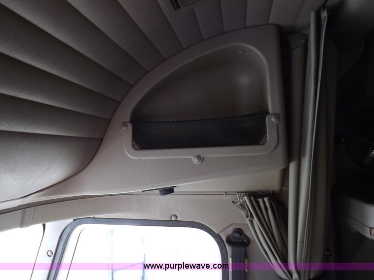 image for item F6335 2005 International 9400i semi truck