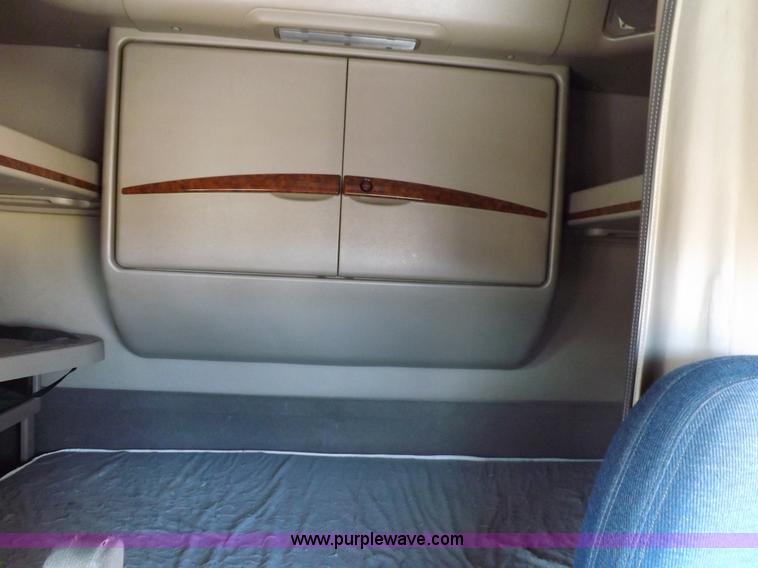 image for item F6335 2005 International 9400i semi truck