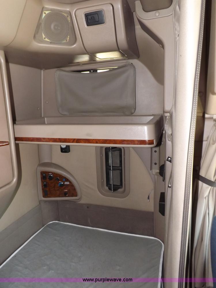 image for item F6335 2005 International 9400i semi truck