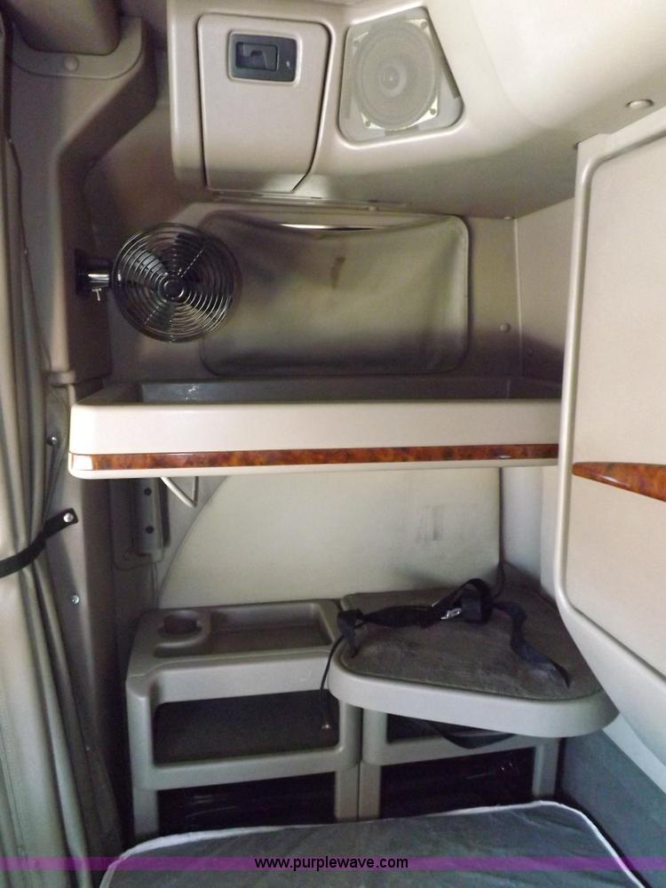 image for item F6335 2005 International 9400i semi truck