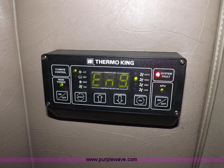 image for item F6335 2005 International 9400i semi truck