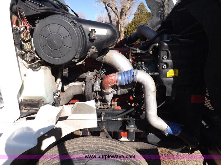 image for item F6335 2005 International 9400i semi truck