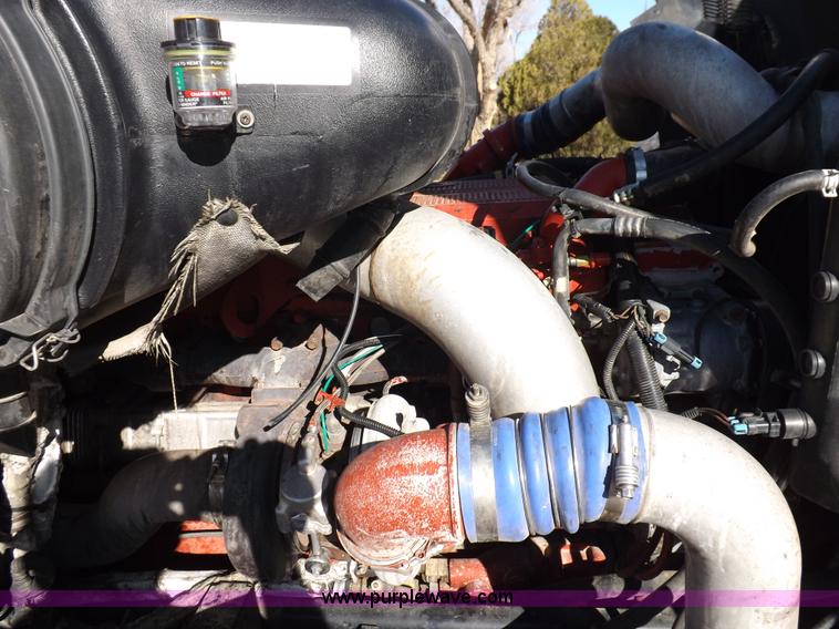 image for item F6335 2005 International 9400i semi truck