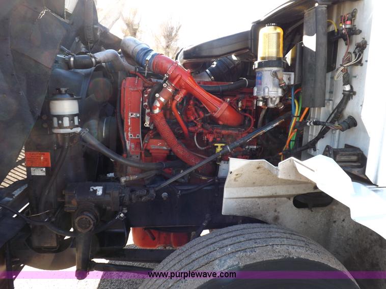 image for item F6335 2005 International 9400i semi truck