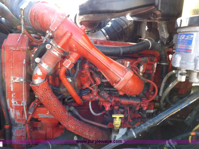 image for item F6335 2005 International 9400i semi truck