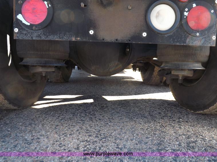 image for item F6335 2005 International 9400i semi truck