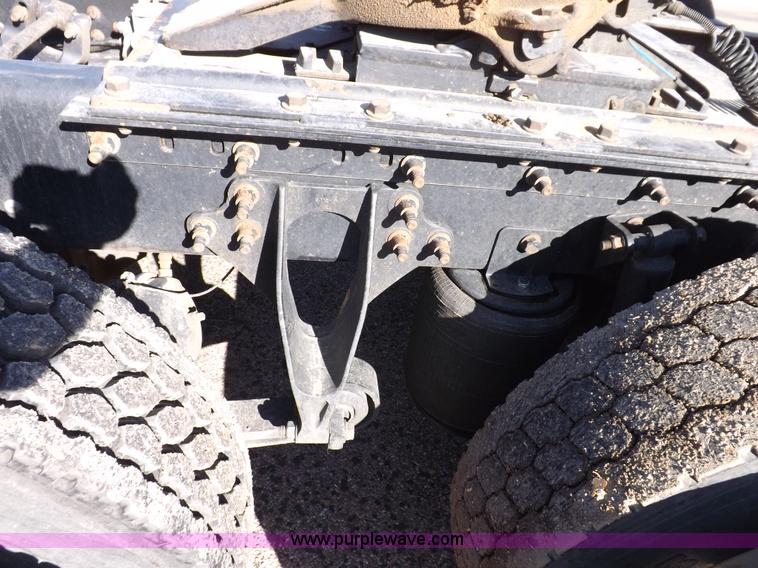 image for item F6335 2005 International 9400i semi truck