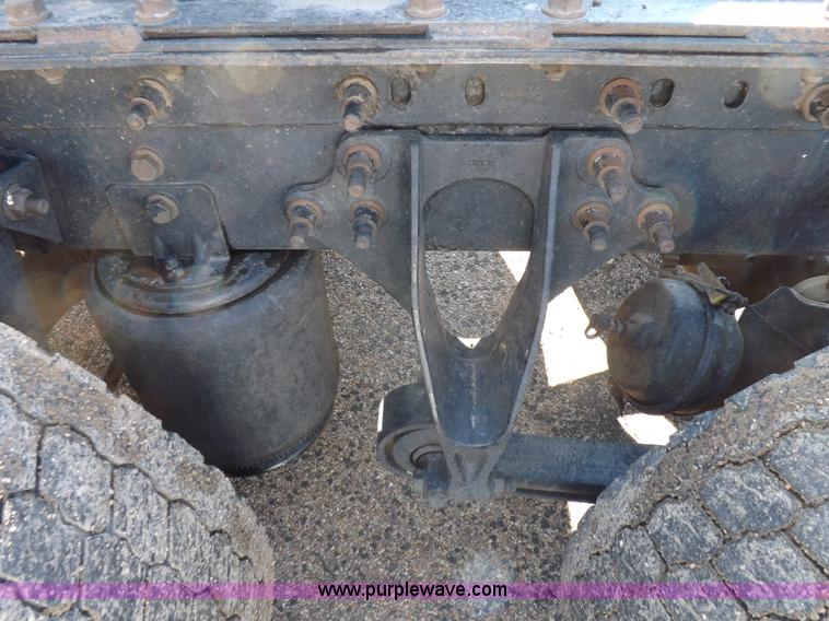 image for item F6335 2005 International 9400i semi truck