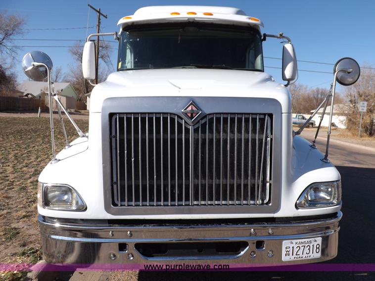 image for item F6335 2005 International 9400i semi truck