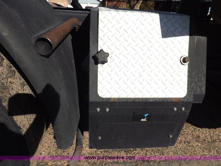 image for item F6335 2005 International 9400i semi truck