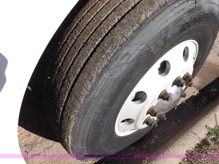 image for item F6335 2005 International 9400i semi truck