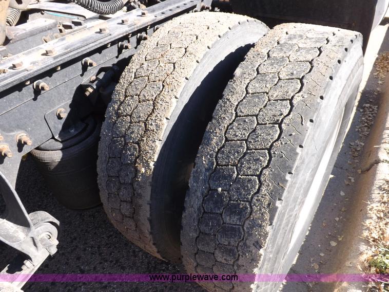 image for item F6335 2005 International 9400i semi truck