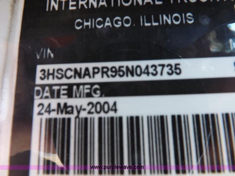 image for item F6335 2005 International 9400i semi truck