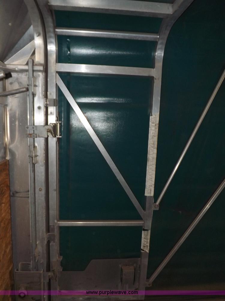 image for item F6351 2005 East Accordion 48'9" curtain wall trailer