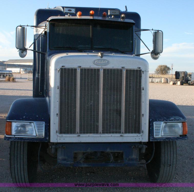 image for item G5564 1998 Peterbilt 377 semi truck