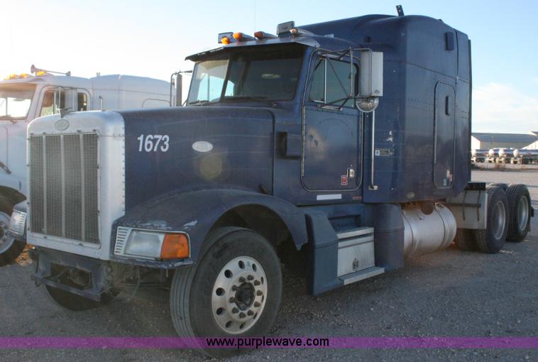image for item G5564 1998 Peterbilt 377 semi truck