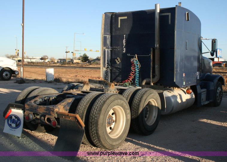 image for item G5564 1998 Peterbilt 377 semi truck