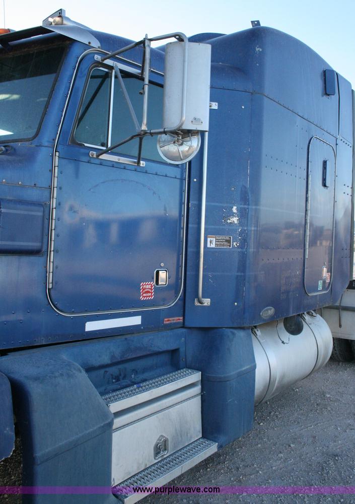 image for item G5564 1998 Peterbilt 377 semi truck