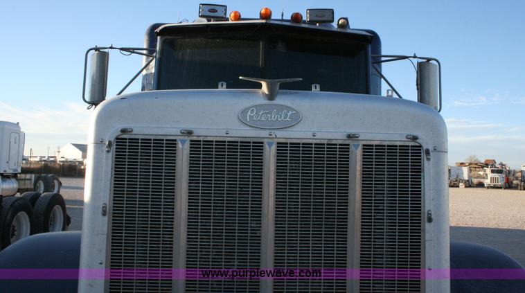 image for item G5564 1998 Peterbilt 377 semi truck