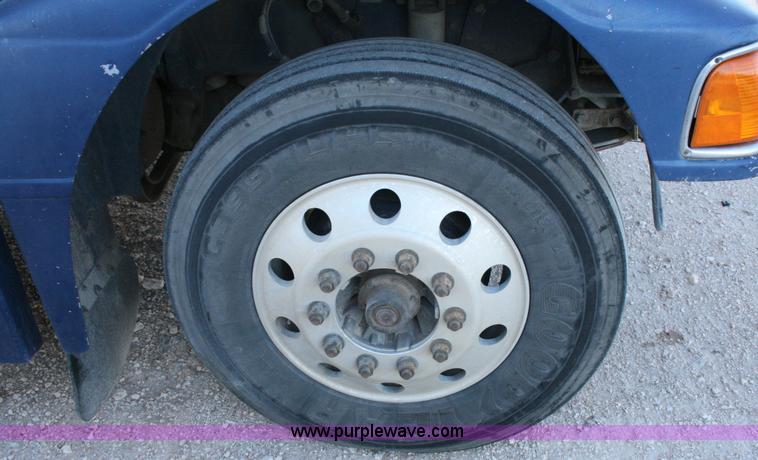 image for item G5564 1998 Peterbilt 377 semi truck