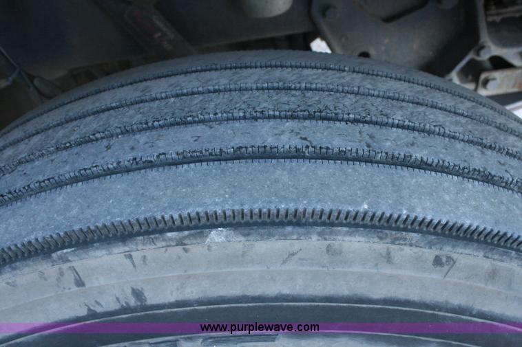 image for item G5564 1998 Peterbilt 377 semi truck