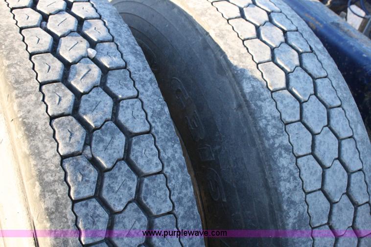 image for item G5564 1998 Peterbilt 377 semi truck