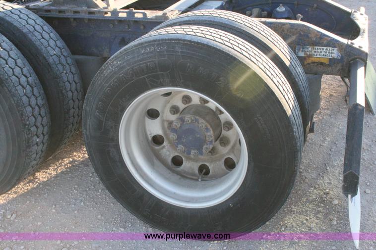 image for item G5564 1998 Peterbilt 377 semi truck