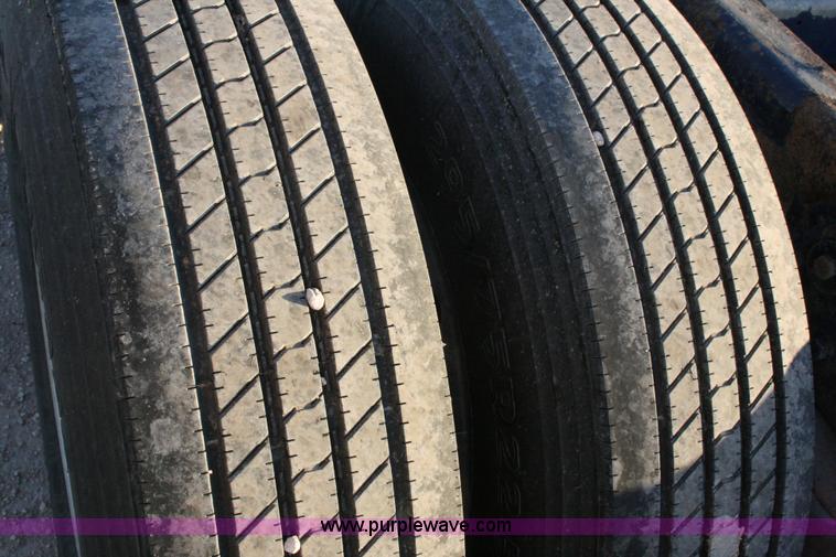 image for item G5564 1998 Peterbilt 377 semi truck