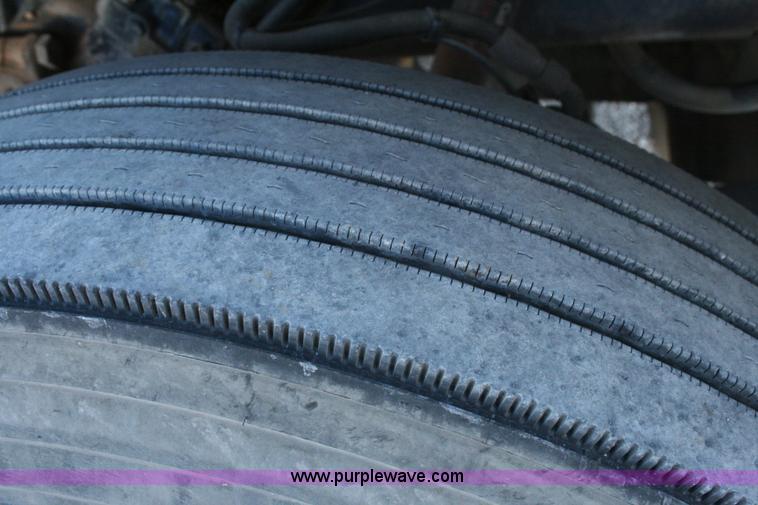 image for item G5564 1998 Peterbilt 377 semi truck