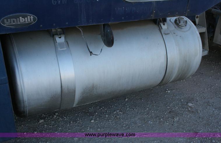 image for item G5564 1998 Peterbilt 377 semi truck