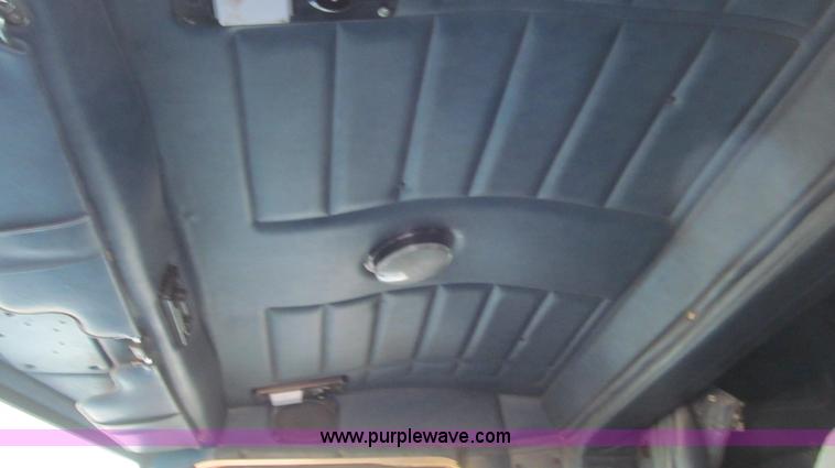 image for item G5564 1998 Peterbilt 377 semi truck