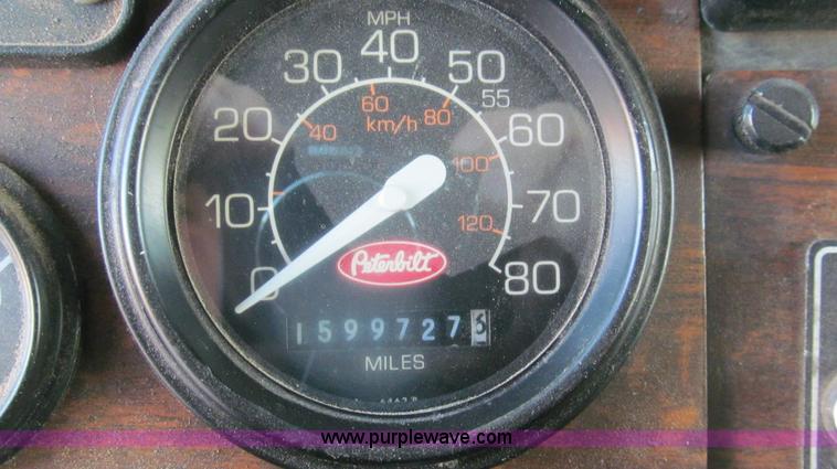 image for item G5564 1998 Peterbilt 377 semi truck