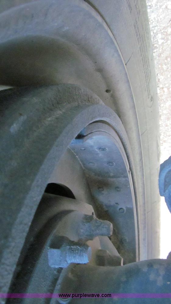 image for item G5564 1998 Peterbilt 377 semi truck